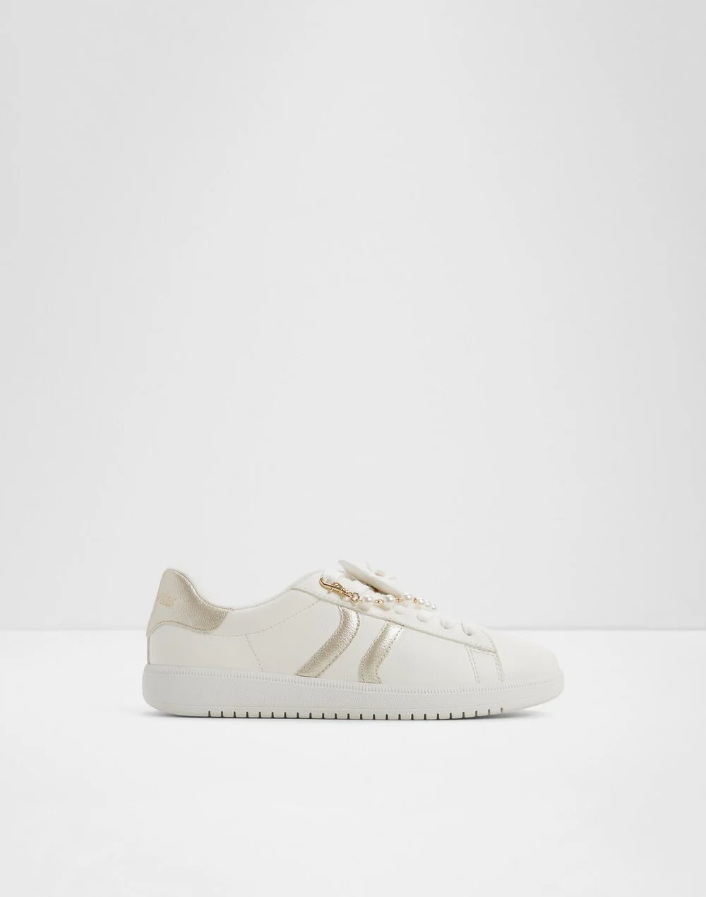 Chicsneaker2