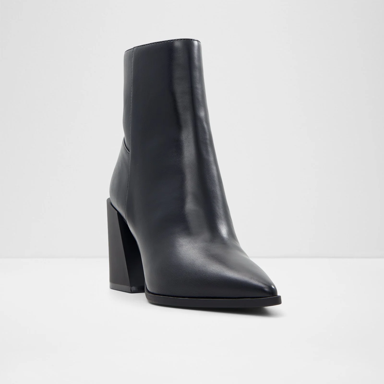 Gina - Image 5