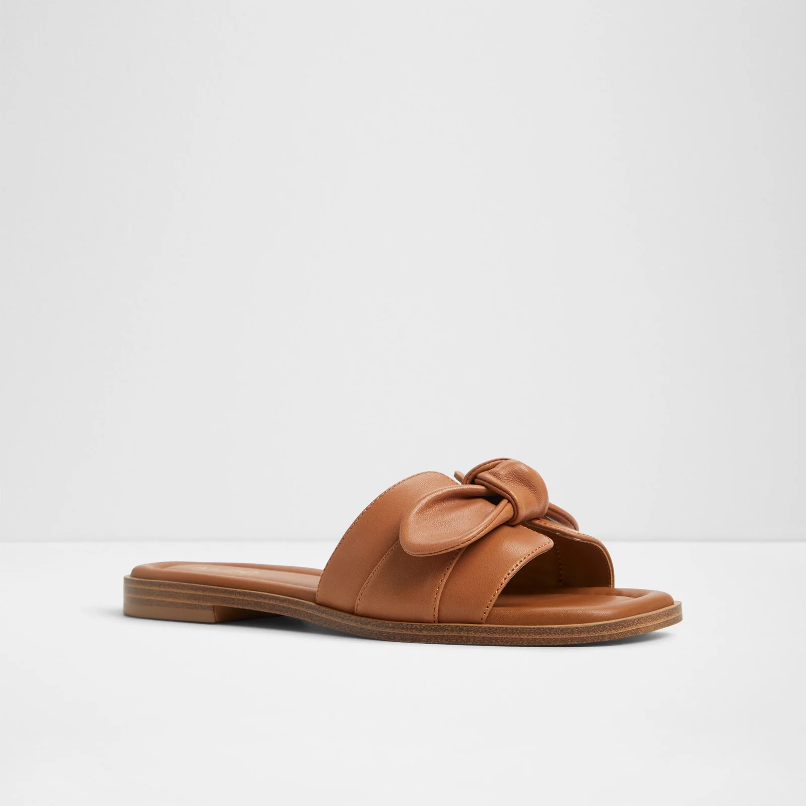 Lavinia - Image 5