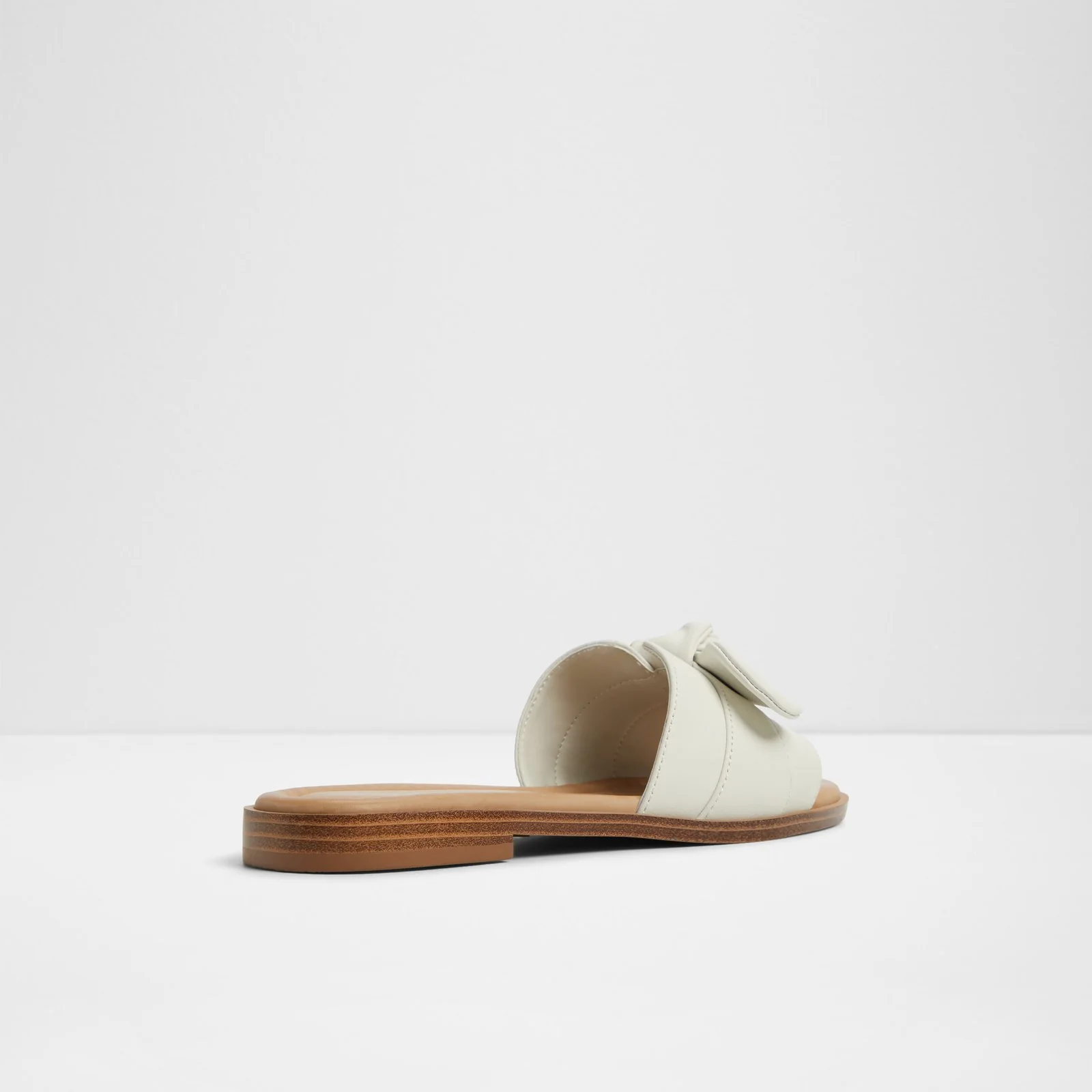 Lavinia - Image 3