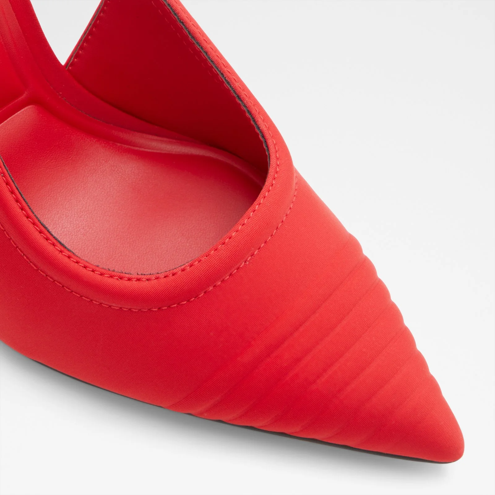 Lucienne - Image 6