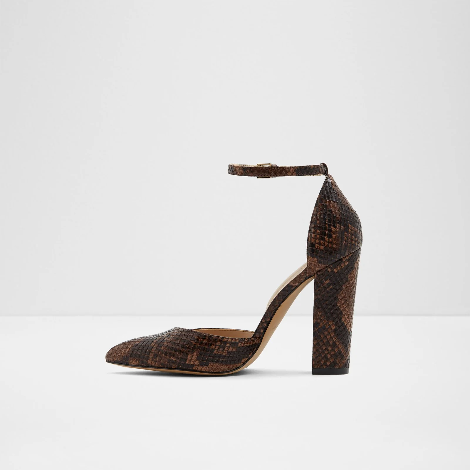 Nicholes - Image 4